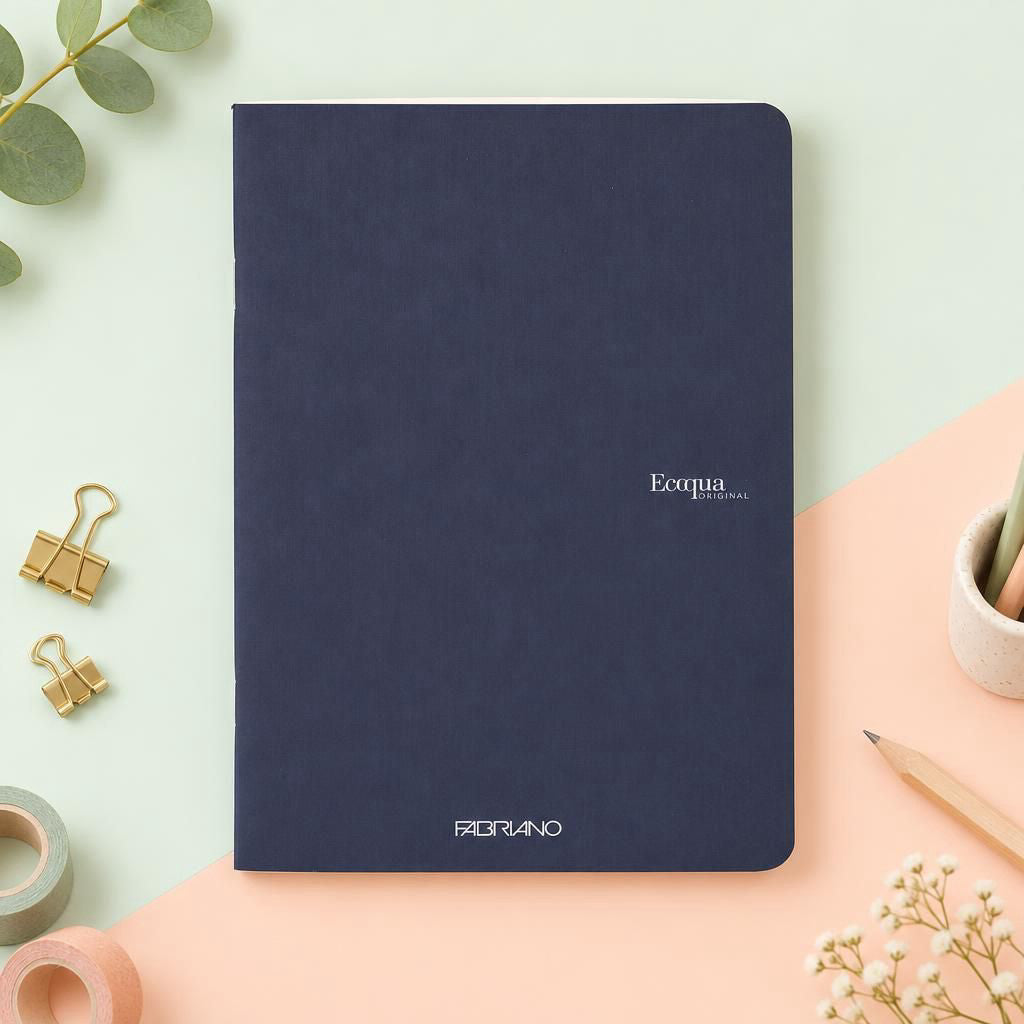 Generiert: [05db0ff3-c6ae-40df-a49c-37a25f5408d9] Hauptbild – Fabriano Ecoqua Notizheft - dark blue - A4 - blanko - geheftet
