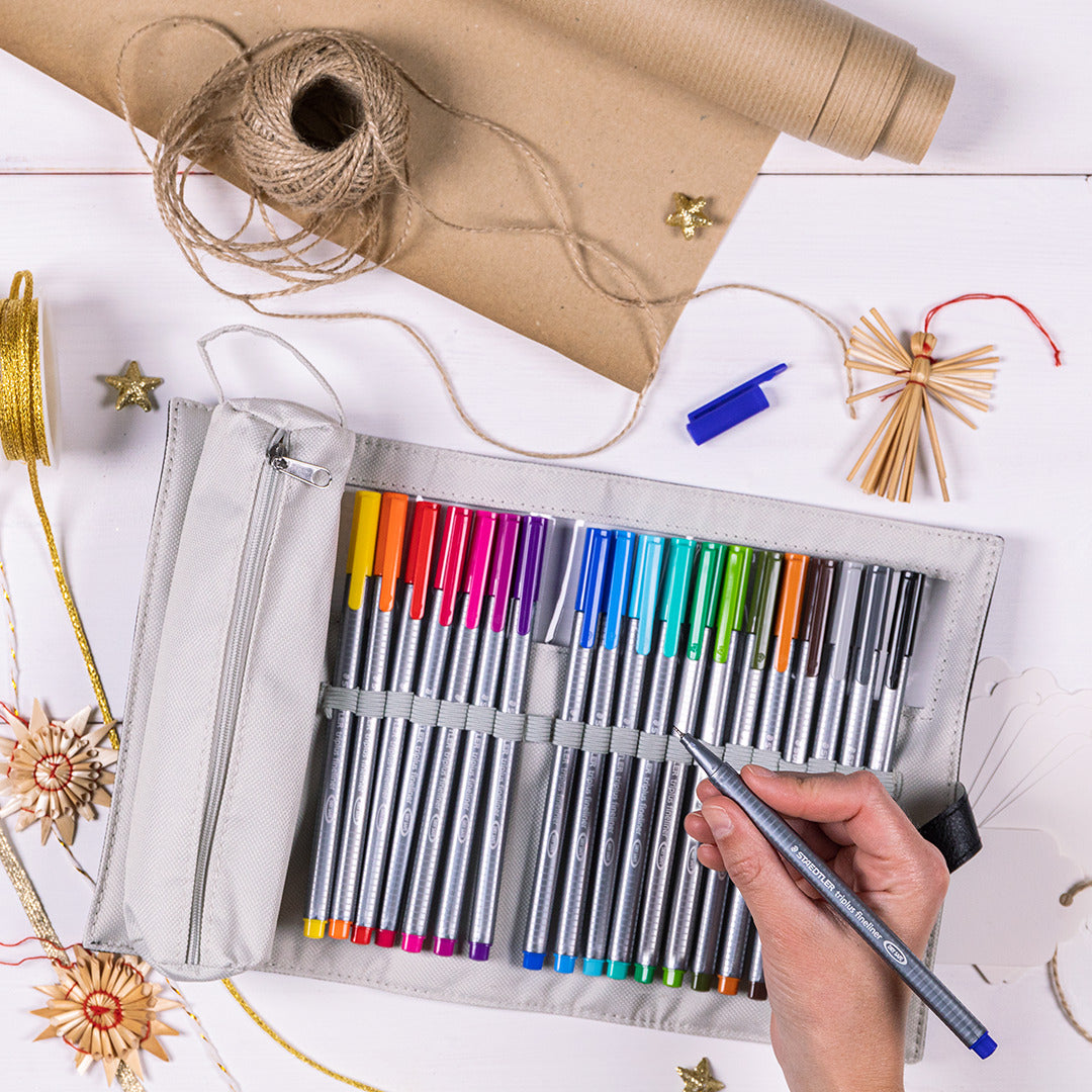 STAEDTLER Box mit 2 triplus fineliner schwarz/blau, 1 triplus ball M schwarz, 1 triplus roller schwarz, 1 triplus micro 0,5 mm und 1 triplus textsurfer gelb, "Black Box"