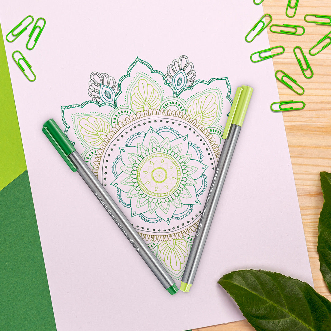 STAEDTLER Box mit 2 triplus fineliner schwarz/blau, 1 triplus ball M schwarz, 1 triplus roller schwarz, 1 triplus micro 0,5 mm und 1 triplus textsurfer gelb, "Black Box"