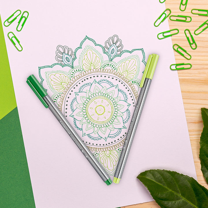 STAEDTLER Box mit 2 triplus fineliner schwarz/blau, 1 triplus ball M schwarz, 1 triplus roller schwarz, 1 triplus micro 0,5 mm und 1 triplus textsurfer gelb, "Black Box"