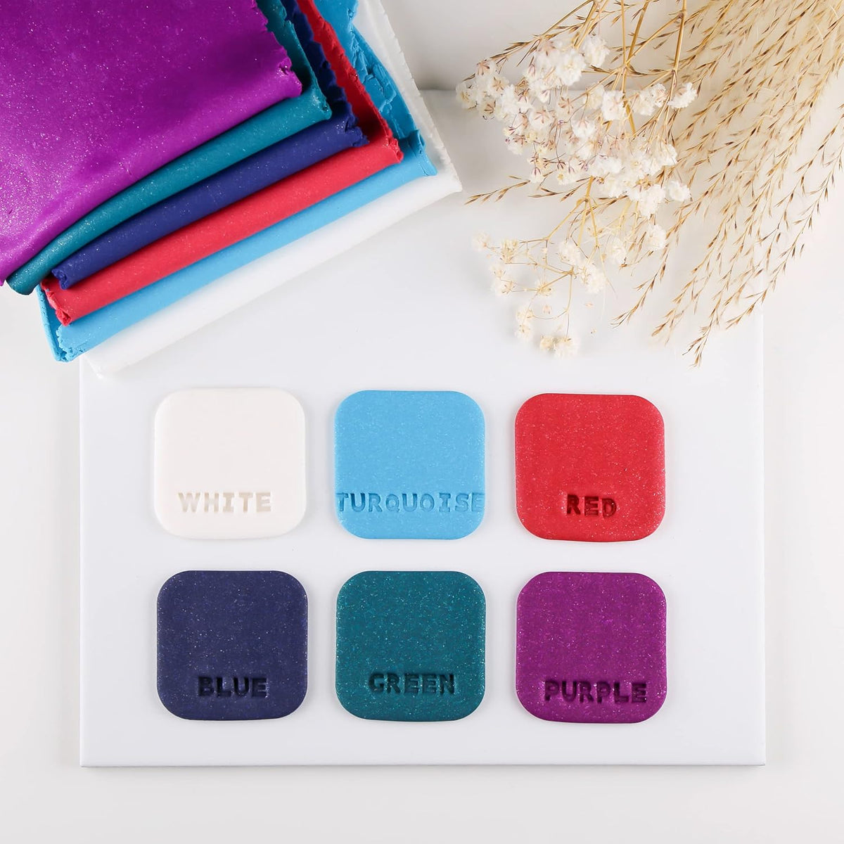 Abgebackene FIMO Effect Clay Palette mit Glitzereffekt und Trockenblumen