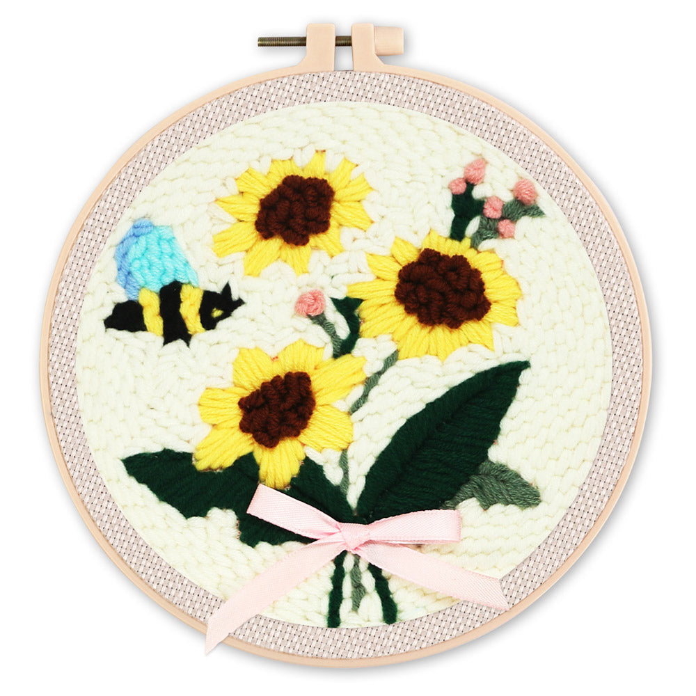 Punch Needle 20x20 Eine Biene und Sonnenblumen