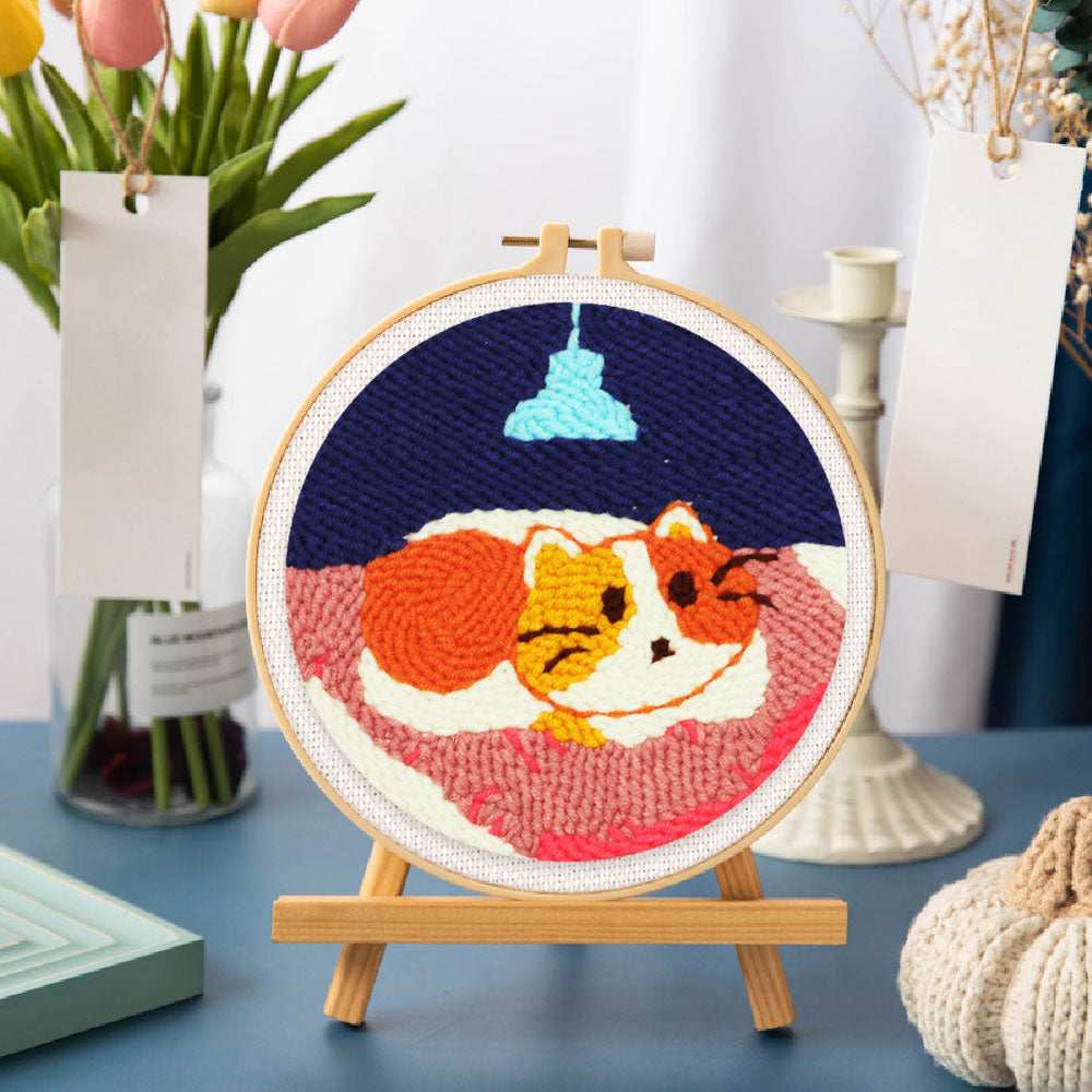 Punch Needle 20x20 Eine Katze in ihrem Bett