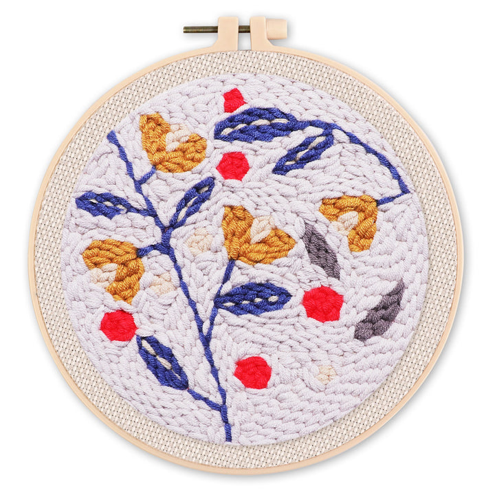 Punch Needle 20x20 Stechpalmen auf blauem Hintergrund