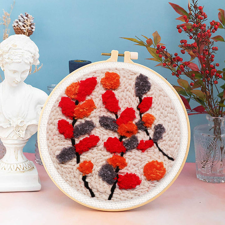 Punch Needle 20x20 Bunte Zweige auf einem beigen Hintergrund