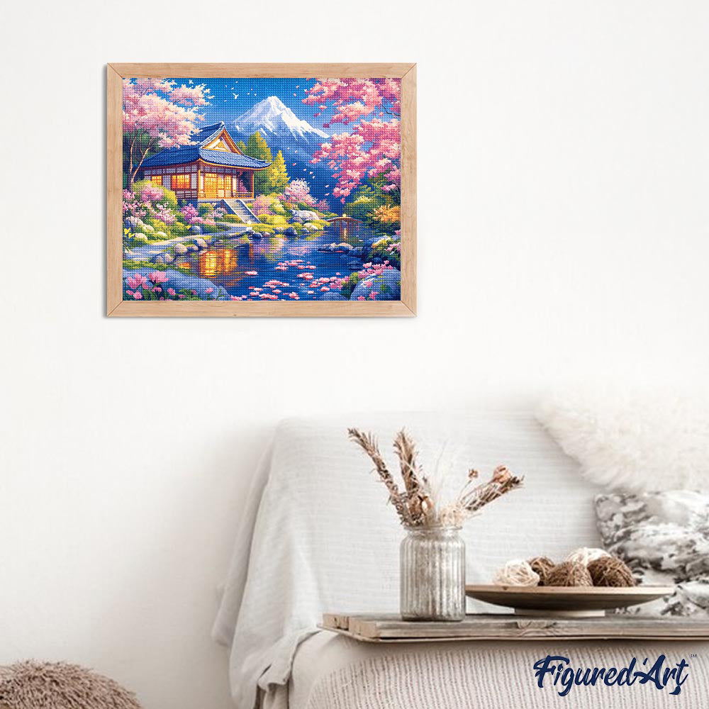 Diamond Painting 40x50 auf Keilrahmen gespannt Figured’Art Haus und Kirschblüten in der Nähe des Teiches - Kidis Art