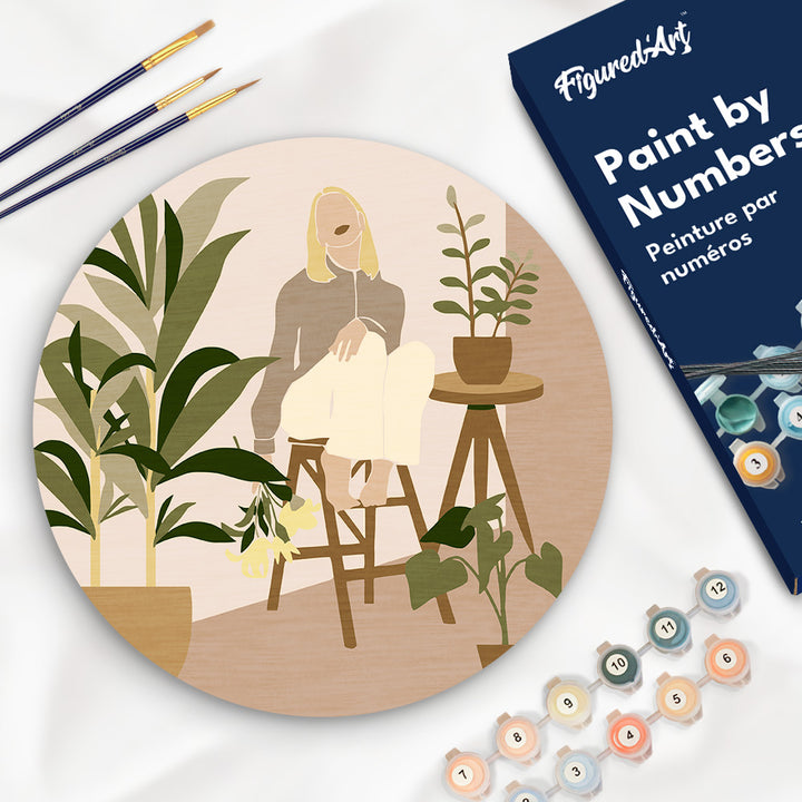 Malen nach Zahlen auf Holzscheibe – Frau und Blumenstrauß