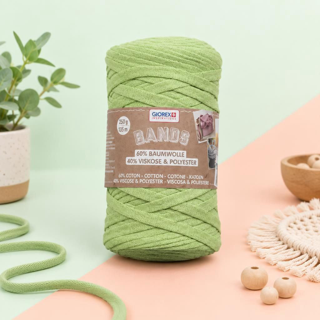 Generiert: [dd105de5-14c2-45d1-b1fa-b078bccd886c:1] Hauptbild – Bands Makramee 250g grün